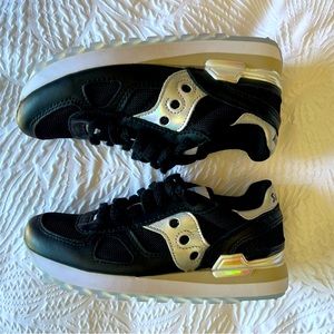 NEW SAUCONY girls shoes